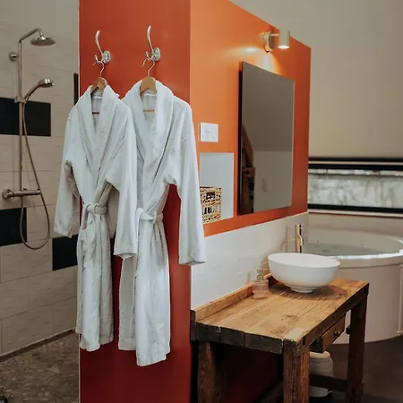 Les Hauts De Bagadou Bed and Breakfast 4*